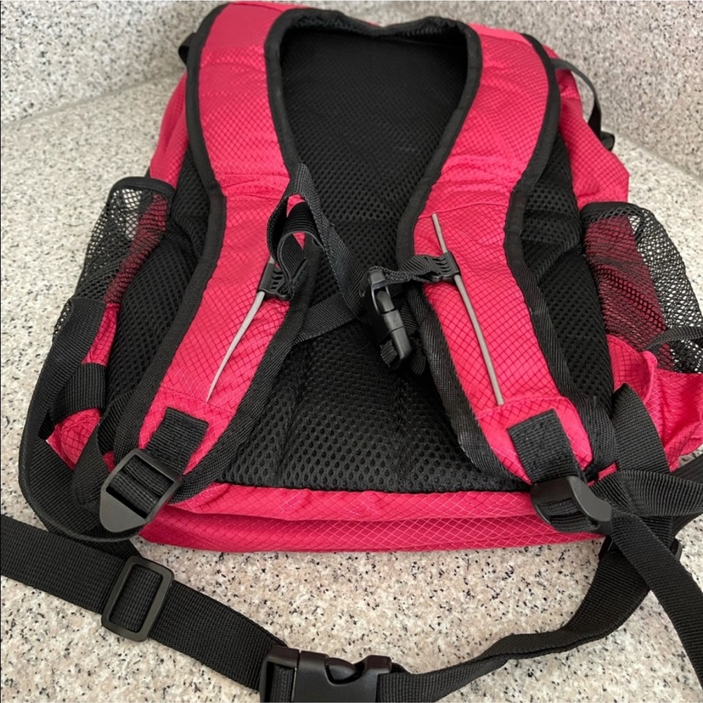 Pink cycling backpack. - Picture 4 of 7